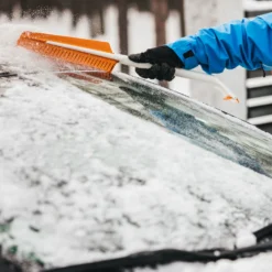 Fiskars SnowXpert Eiskratzer & Schneebürste 9 Fiskars SnowXpert Eiskratzer & Schneebürste -Fiskar Garten Geschaft 0910200568 SnowXpert Eiskratzer und Schneebuerste 1 104016