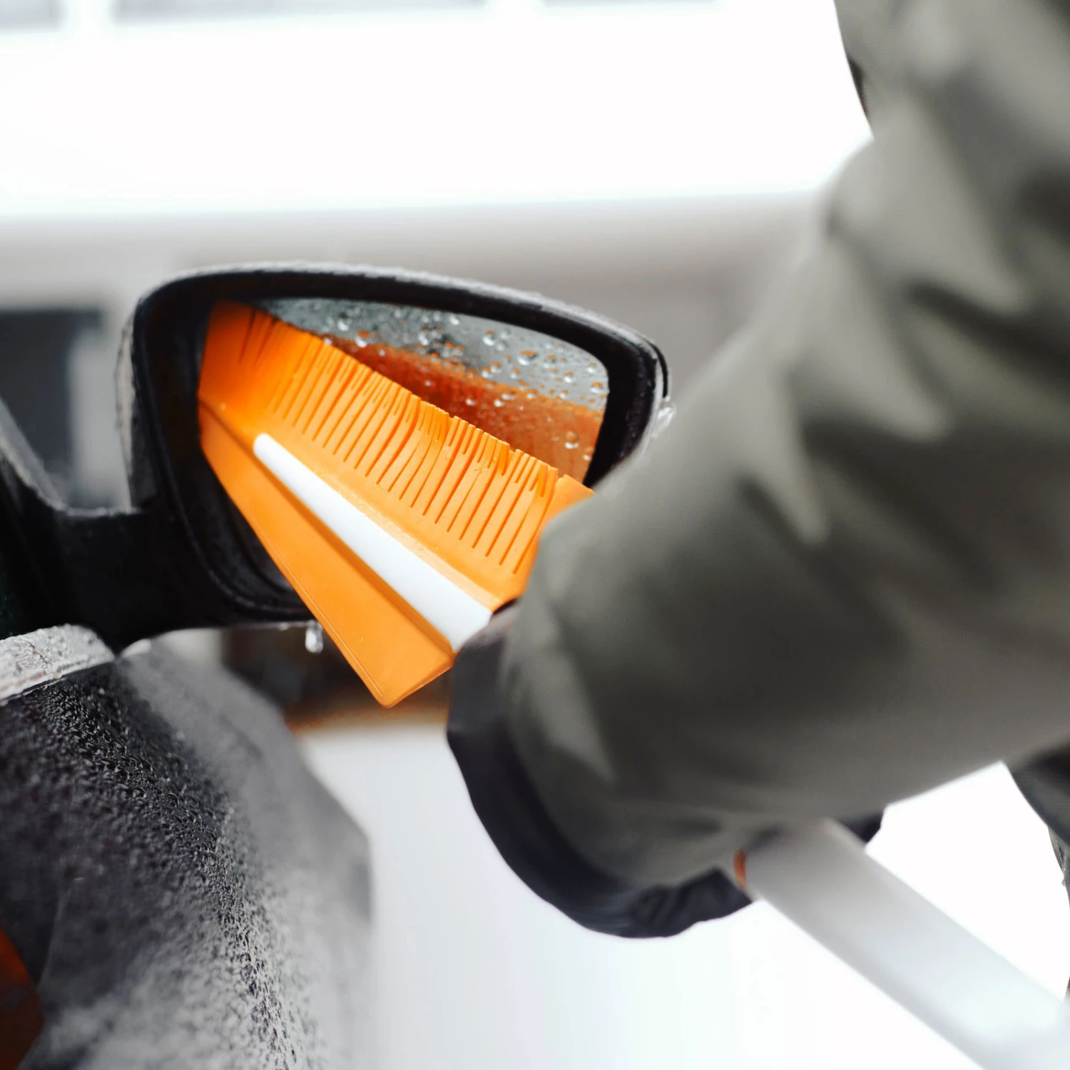 Fiskars SnowXpert Eiskratzer & Schneebürste 5 Fiskars SnowXpert Eiskratzer & Schneebürste – Bild 5