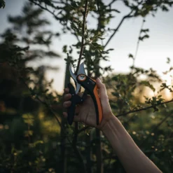 Fiskars Bypass-Schere 'PowerLever', Schwarz/orange 5 Fiskars Bypass-Schere 'PowerLever', Schwarz/orange -Fiskar Garten Geschaft 0920300712 PowerLever Bypass Gartenschere 2 106811