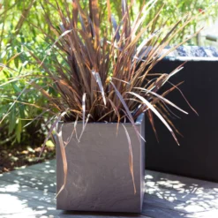 Pflanztrog 'Volcania Dado', Anthrazit, L 39,5 X B 39,5 X H 43,5 Cm -Fiskar Garten Geschaft 3230101084 Pflanztrog Volcania Dado anthrazit 39x39xH43cm 31Ltr6 75428